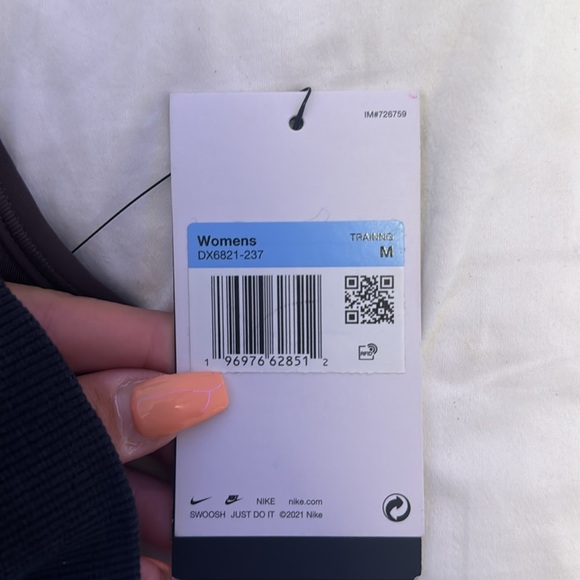 sports bra - Picture 2 of 2